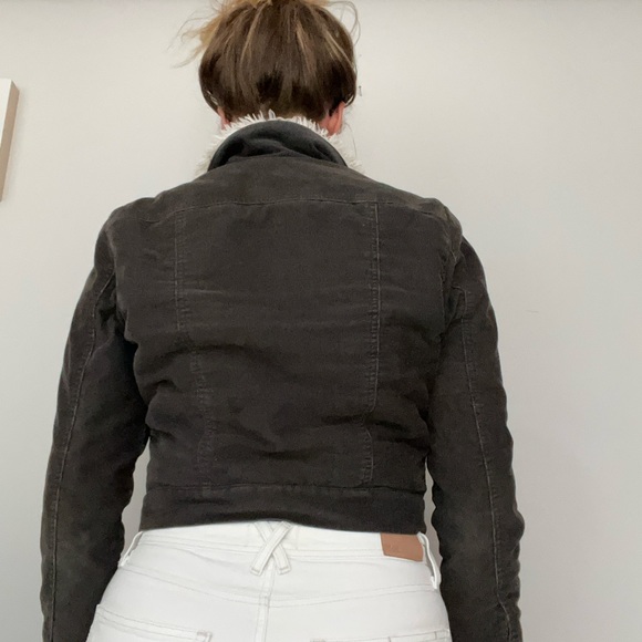 Levis Cropped Cordurouy Sherpa Jacket - Picture 7 of 13